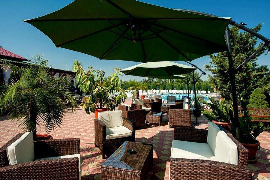 Hotel Levisticum Bacău Екстериор снимка