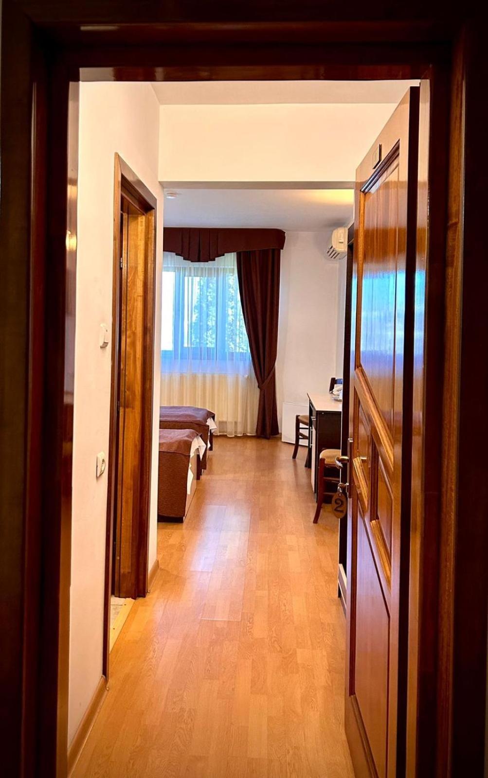 Hotel Levisticum Bacău Екстериор снимка