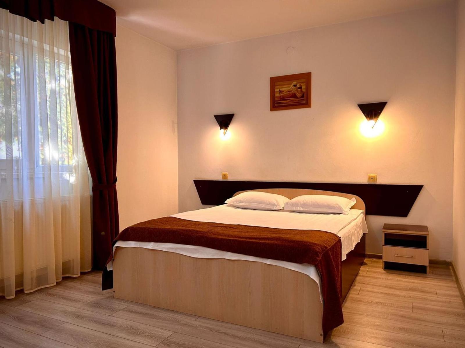 Hotel Levisticum Bacău Екстериор снимка