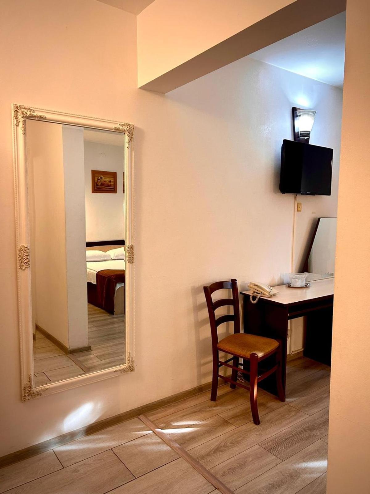 Hotel Levisticum Bacău Екстериор снимка