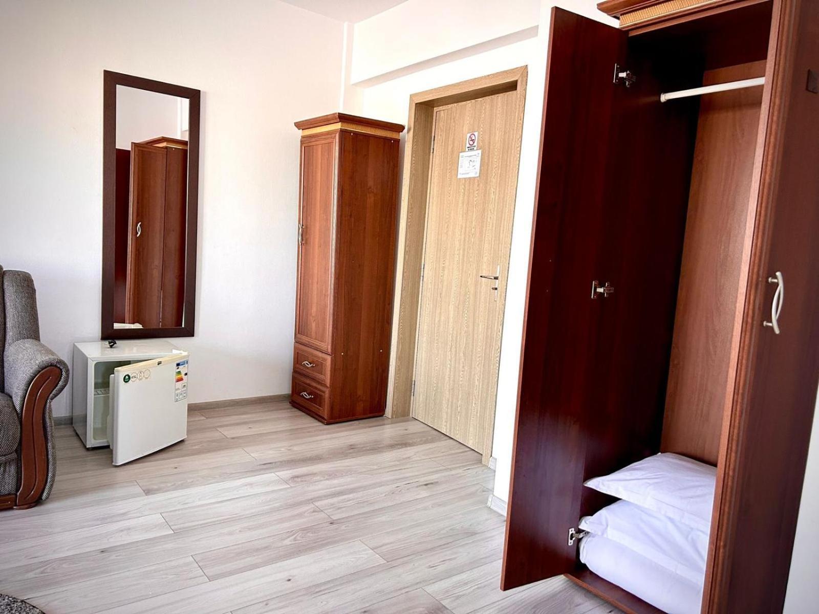 Hotel Levisticum Bacău Екстериор снимка