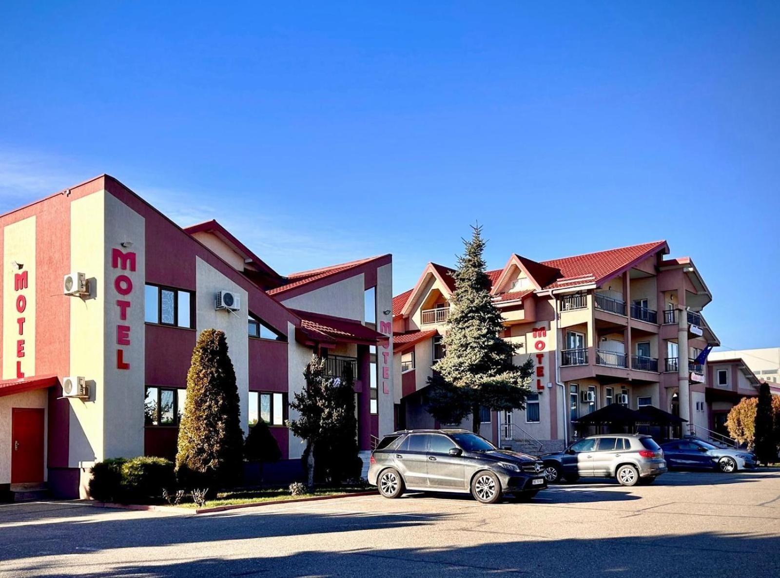Hotel Levisticum Bacău Екстериор снимка